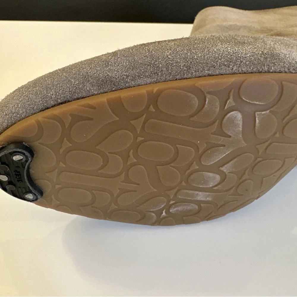 Gentle Souls Blaise Beige Tan Suede Ankle Boots Bootie Block Heel Size 9 EUC